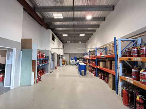 Affordable Henderson industrial with mezzanine