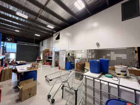 Affordable Henderson industrial with mezzanine