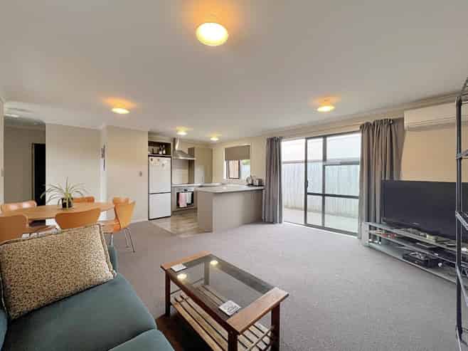 2/108 Old Farm Road, Hillcrest