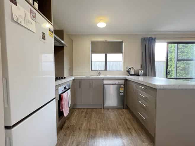 2/108 Old Farm Road, Hillcrest