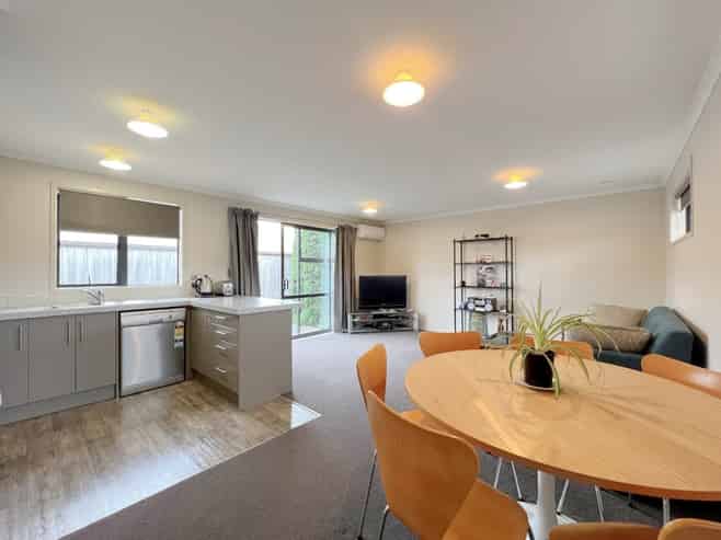 2/108 Old Farm Road, Hillcrest
