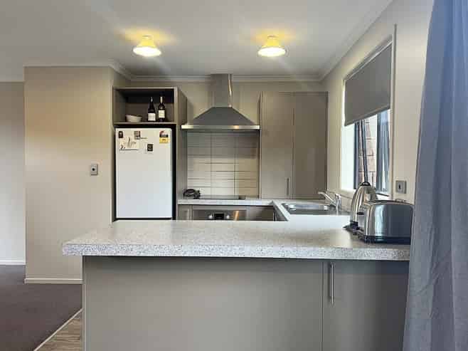 2/108 Old Farm Road, Hillcrest