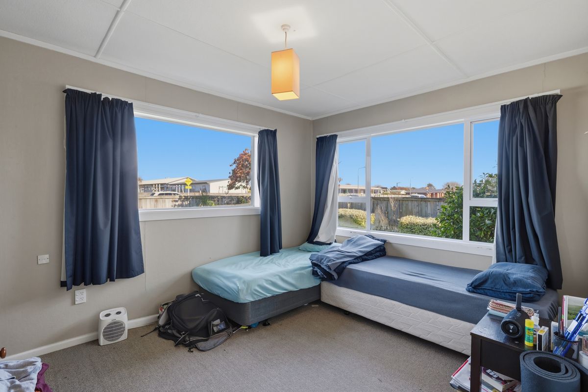 Four bedrooms in Windsor – pohled 6