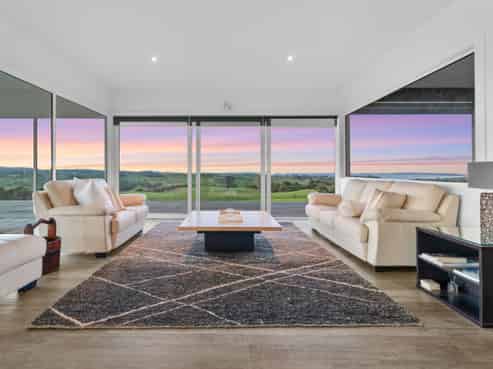 215 J Renall Road, Pollok