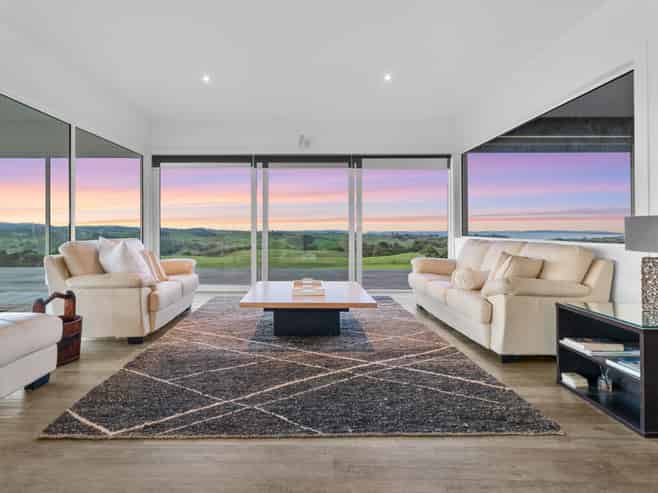 215 J Renall Road, Pollok