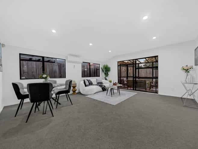 10 Tate Grove, Half Moon Bay