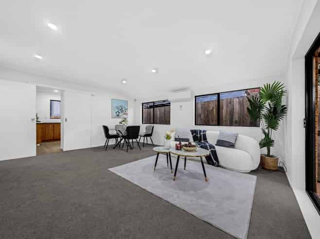 10 Tate Grove, Half Moon Bay