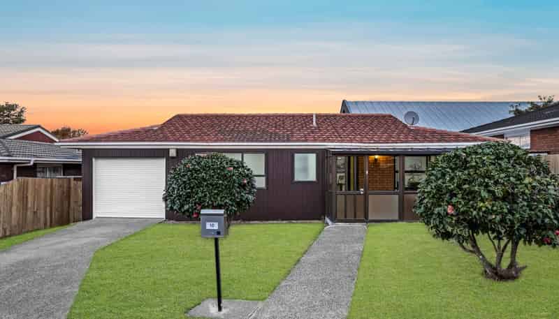 10 Tate Grove, Half Moon Bay