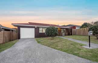 10 Tate Grove, Half Moon Bay
