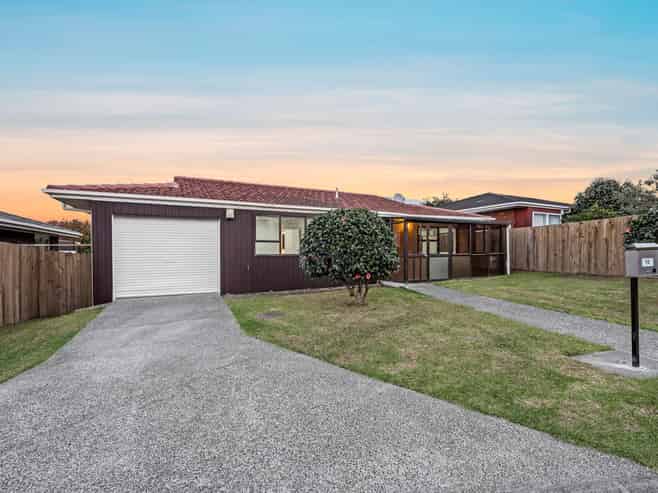 10 Tate Grove, Half Moon Bay
