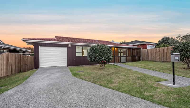 10 Tate Grove, Half Moon Bay