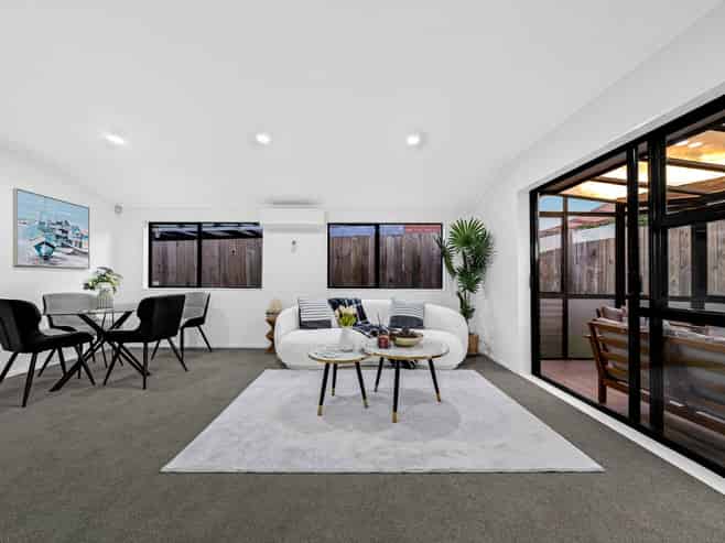 10 Tate Grove, Half Moon Bay