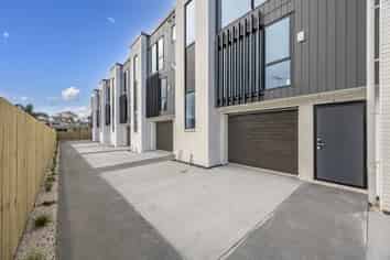 7/84 Kings Road, Panmure