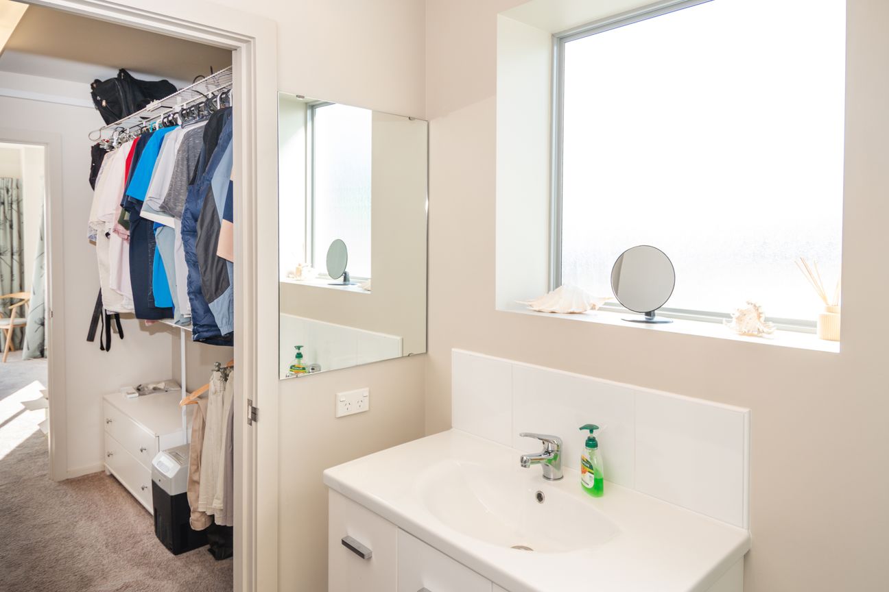 High End 2 Bedroom Apartment with Views - Mehr