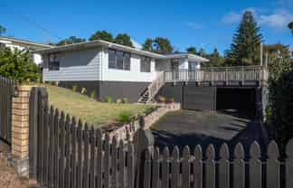 10 Raewyn Street, Morningside