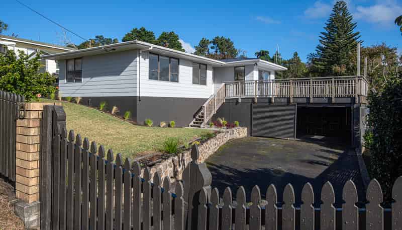 10 Raewyn Street, Morningside