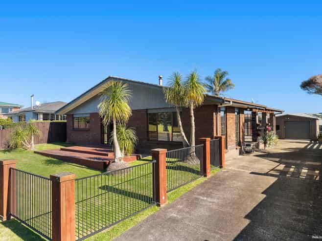 86 Racecourse Road, Waiuku