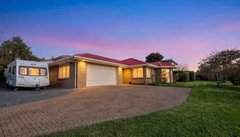 1 Cobbe Place, Pomare