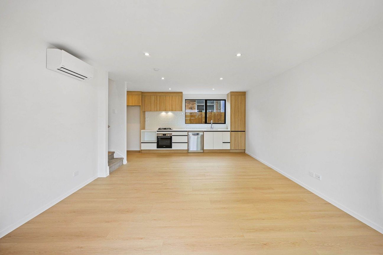 Stylish Brand-New Freehold Duplex - Widok 4