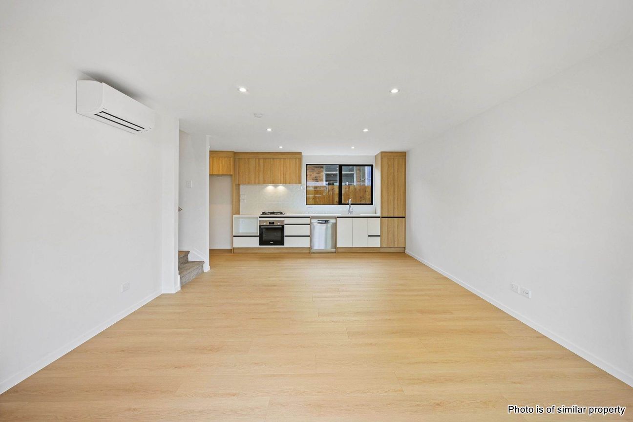 Stylish Brand-New Freehold Duplex - Ansicht 5