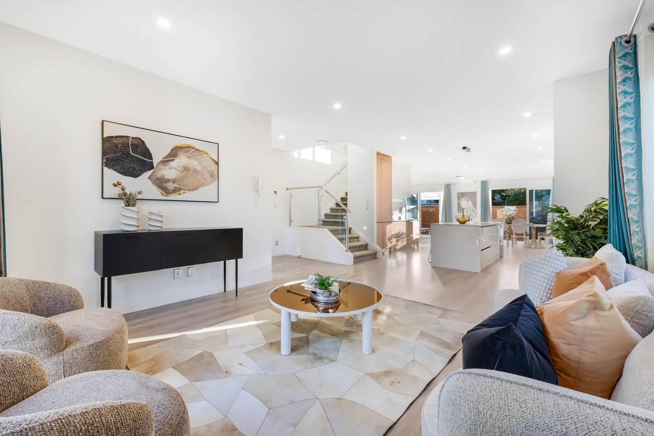 Spacious Modern Family Living - Widok 6