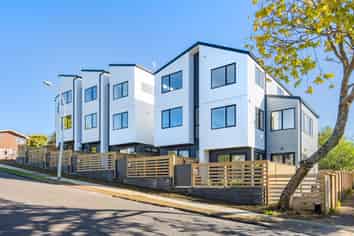 2D Grove Lane, Pakuranga Heights