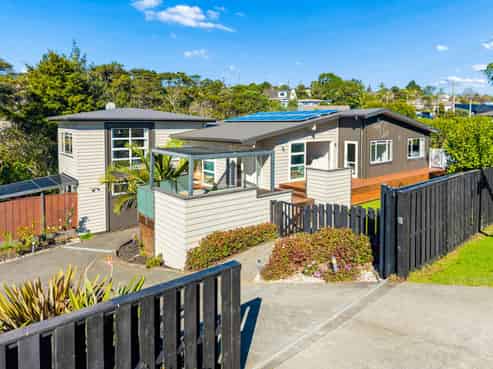 15  Blacks Road, Greenhithe