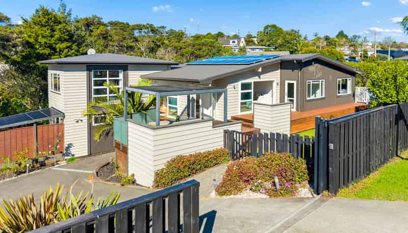 15  Blacks Road, Greenhithe