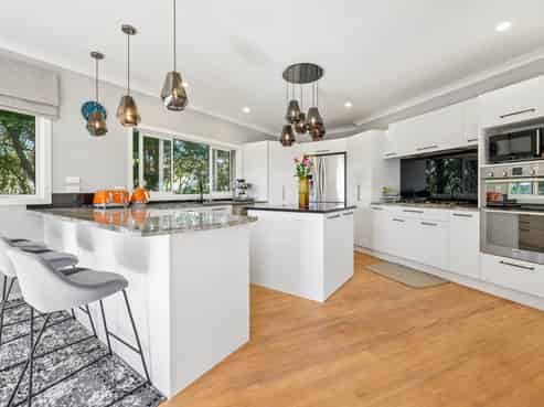 15  Blacks Road, Greenhithe
