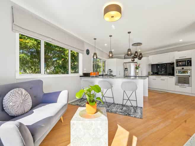 15  Blacks Road, Greenhithe