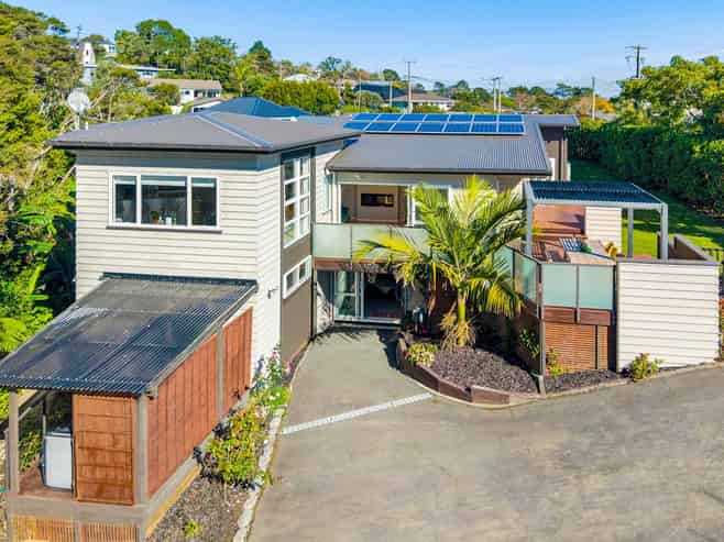 15  Blacks Road, Greenhithe