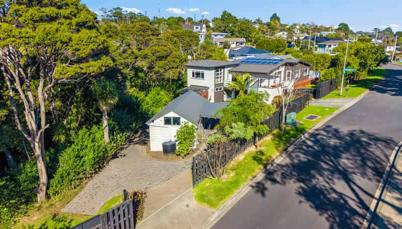 15  Blacks Road, Greenhithe