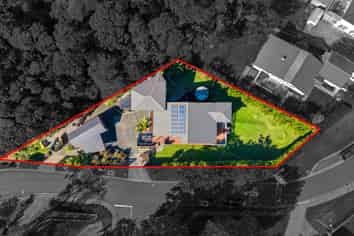 15  Blacks Road, Greenhithe