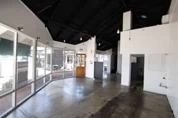 Green Gables Retail in Mairangi Bay