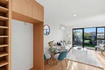 5/929-933 East Coast Road, Torbay