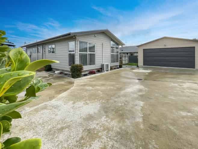 803A Avenue Road East, Hastings