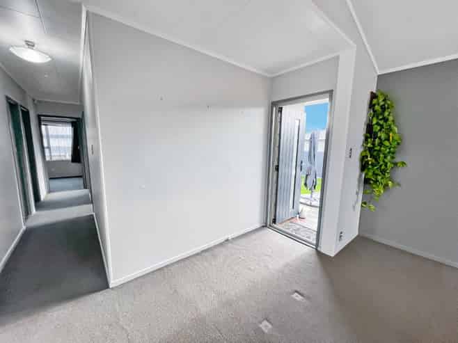 803A Avenue Road East, Hastings