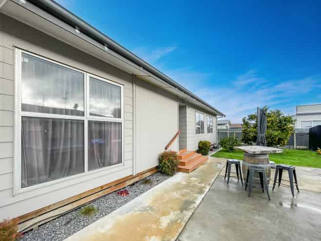 803A Avenue Road East, Hastings