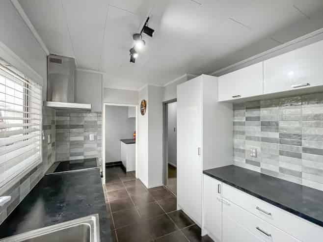 803A Avenue Road East, Hastings