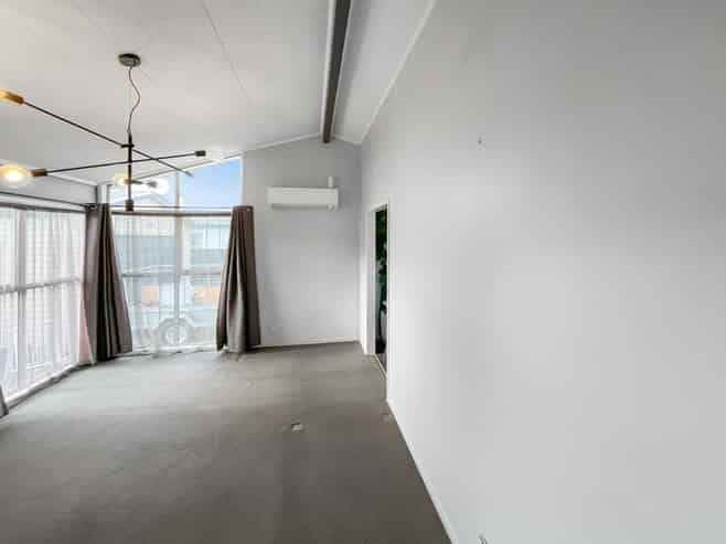 803A Avenue Road East, Hastings