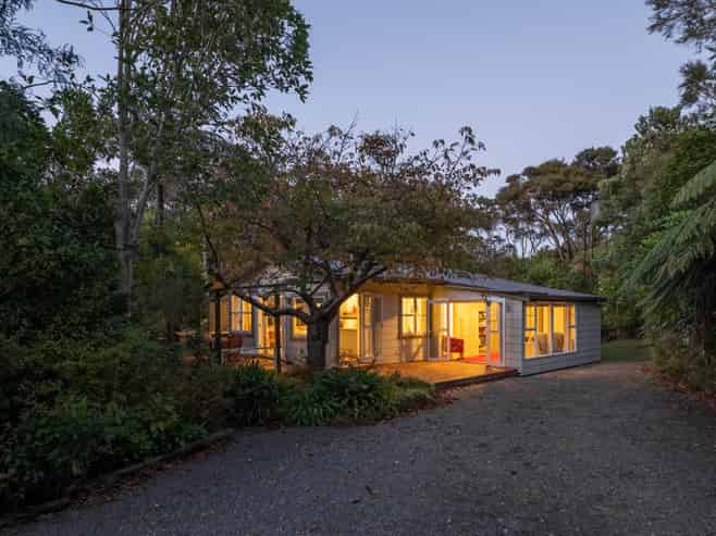 11 Kamahi Road, Tennyson Inlet