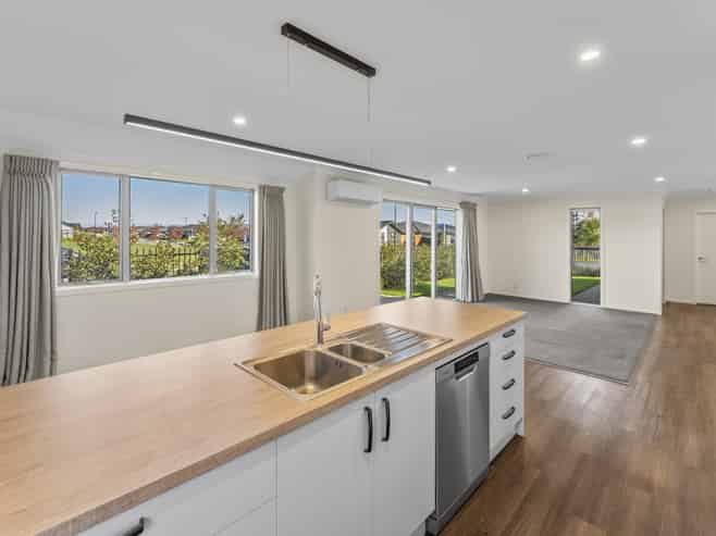 43 Camberley Road, Richmond