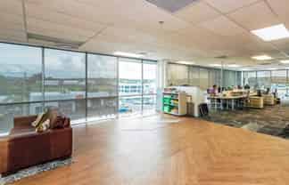 SIMPLE SPACE, GREAT POTENTIAL | TAKAPUNA LOCATION