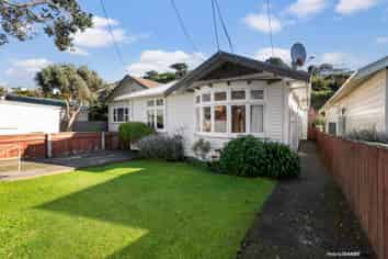 354 The Parade, Island Bay