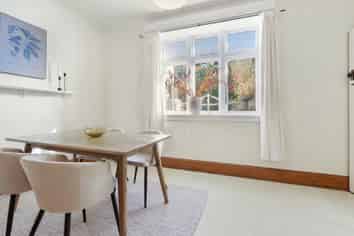 354 The Parade, Island Bay