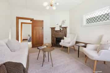 354 The Parade, Island Bay