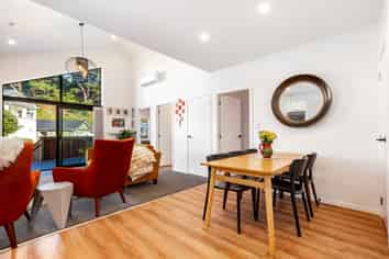51 Jackson Street, Island Bay