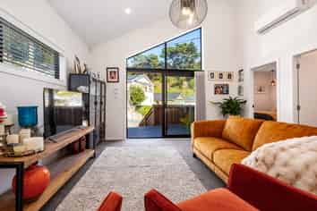 51 Jackson Street, Island Bay