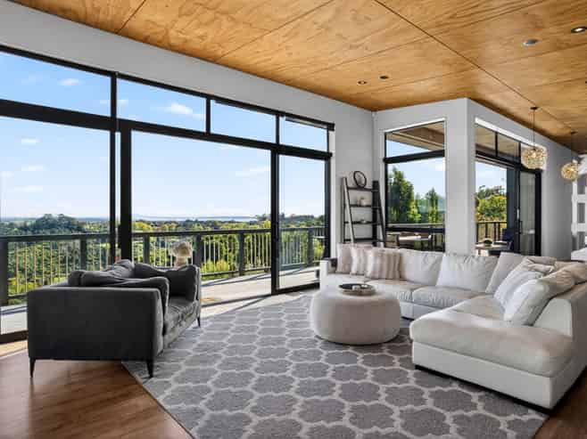 378E Ara-Kotinga, Whitford
