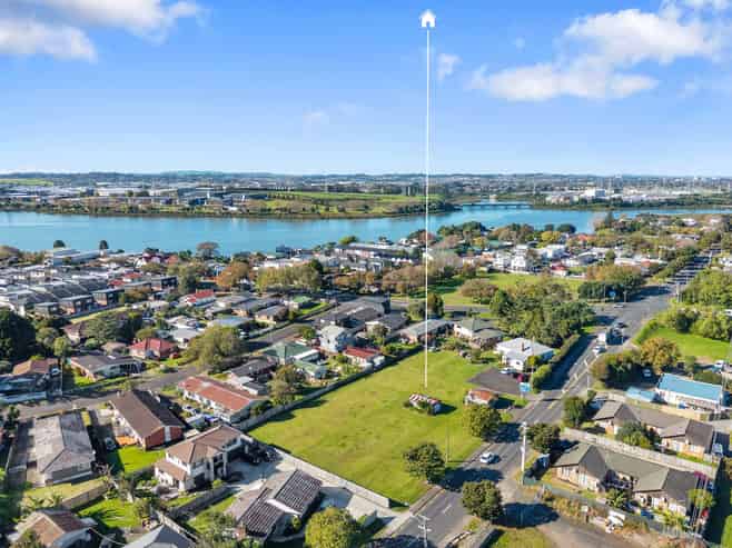 142 Princes St. East & Frank Grey Pl., Otahuhu